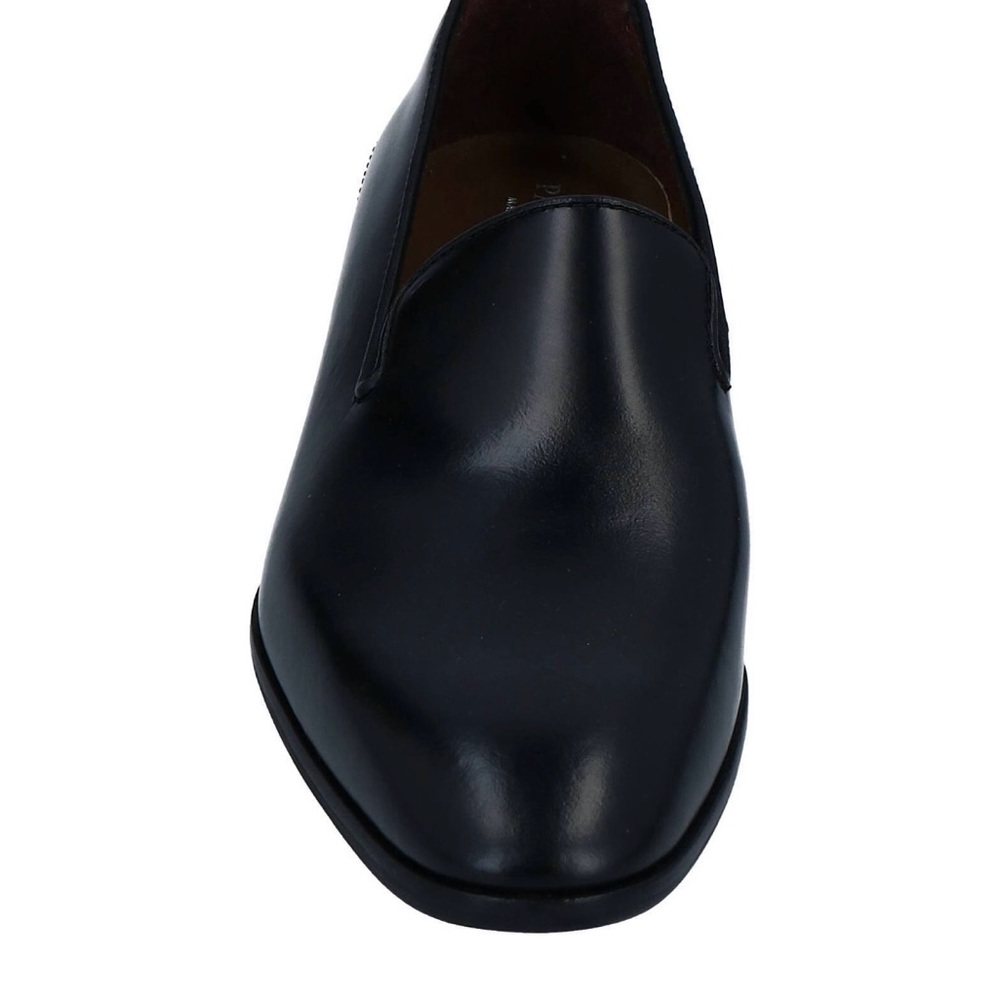 Elegant Black Loafers for Effortless Comfort